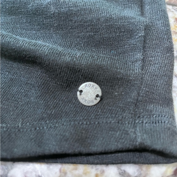 Roxy Flutter Sleeve Tie Front Crop Top - Picture 8 of 8